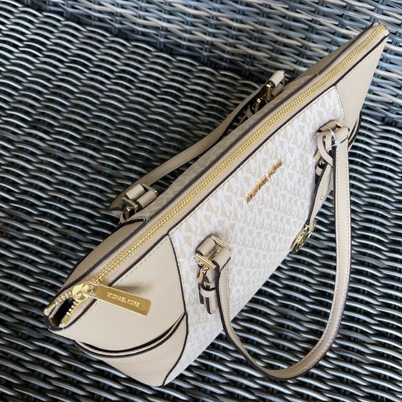 Michael Kors Charlotte Large Top Zip Tote - Picture 15 of 16